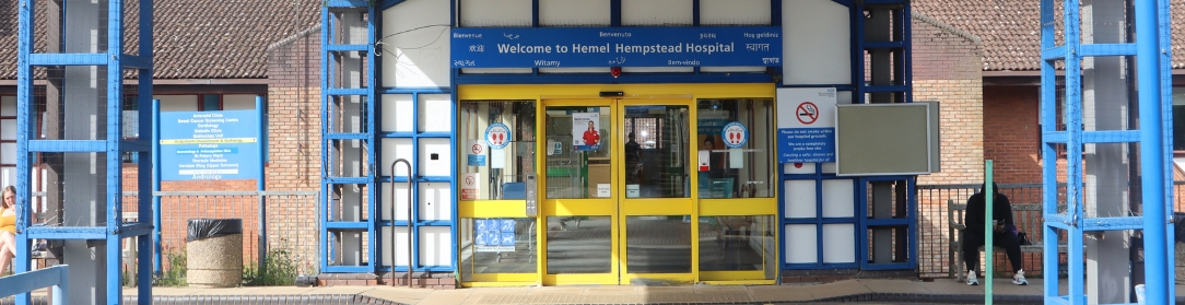 Picture of Hemel Hemptead Hospital, Verulam Wing. It's a sunny day