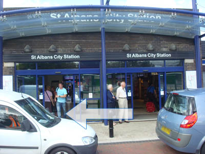 Picture of the entrance to St Albans Railway Station