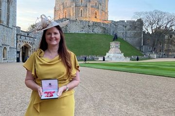 Picture of Tracey Carter recieving MBE