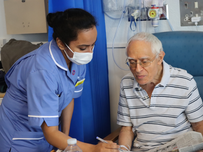 Picture of a nurse talking to a seated patient